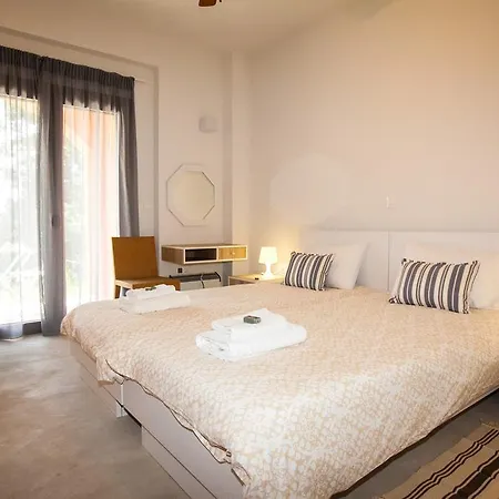 Lepeda's Pearl Lixouri