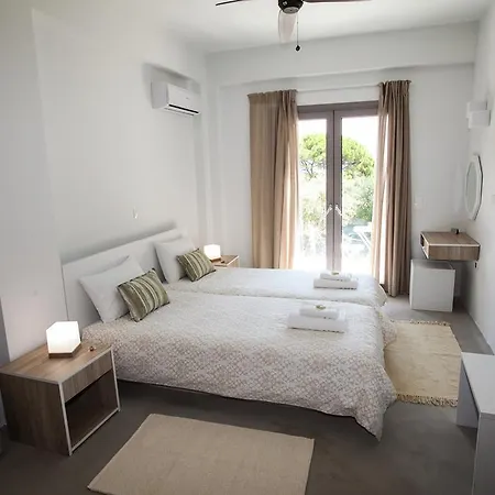 Willa Lepeda's Pearl Lixouri